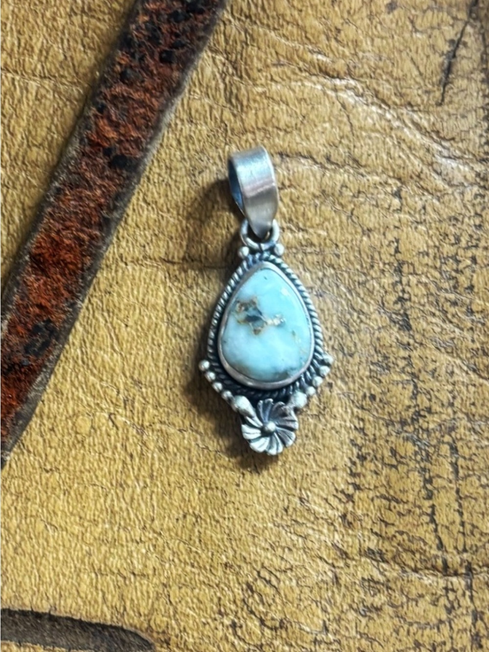 Palomino turquoise pendant